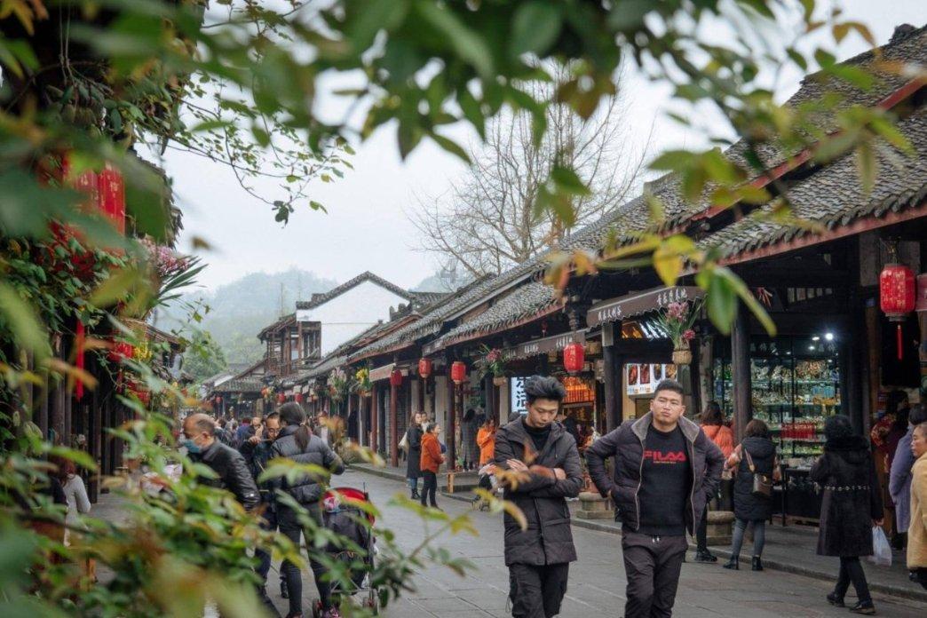 三国演义中，谁是最全面的武林宗师？多种兵器与拳脚功夫无敌